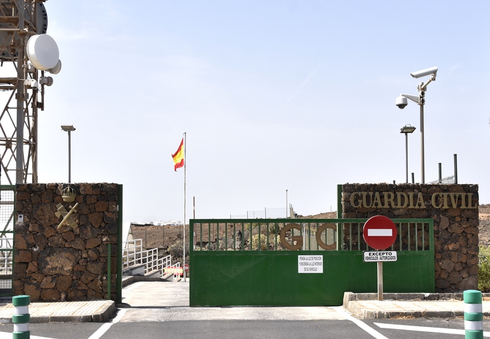 Tres investigados por reventar ventanillas y robar en veh&iacute;culos estacionados en Costa Teguise
