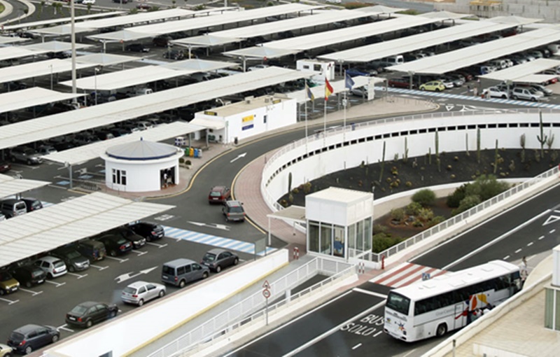 El pleno acuerda solicitar la reparación urgente de las infraestructuras del aeropuerto