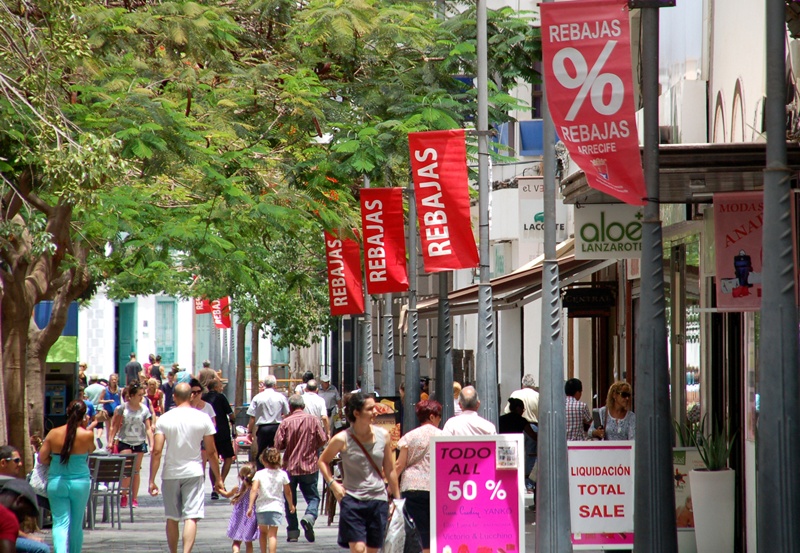 Rebajas de verano en Lanzarote: qué comprar antes de las vacaciones y la temporada de calor Rebajas de verano en Lanzarote: qué comprar antes de las vacaciones y la temporada de calor