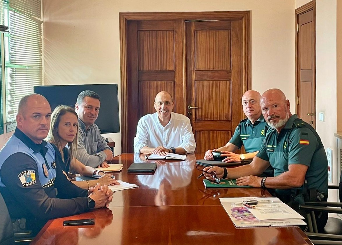 El alcalde mantiene un nuevo encuentro de coordinación por la seguridad ciudadana de cara al verano