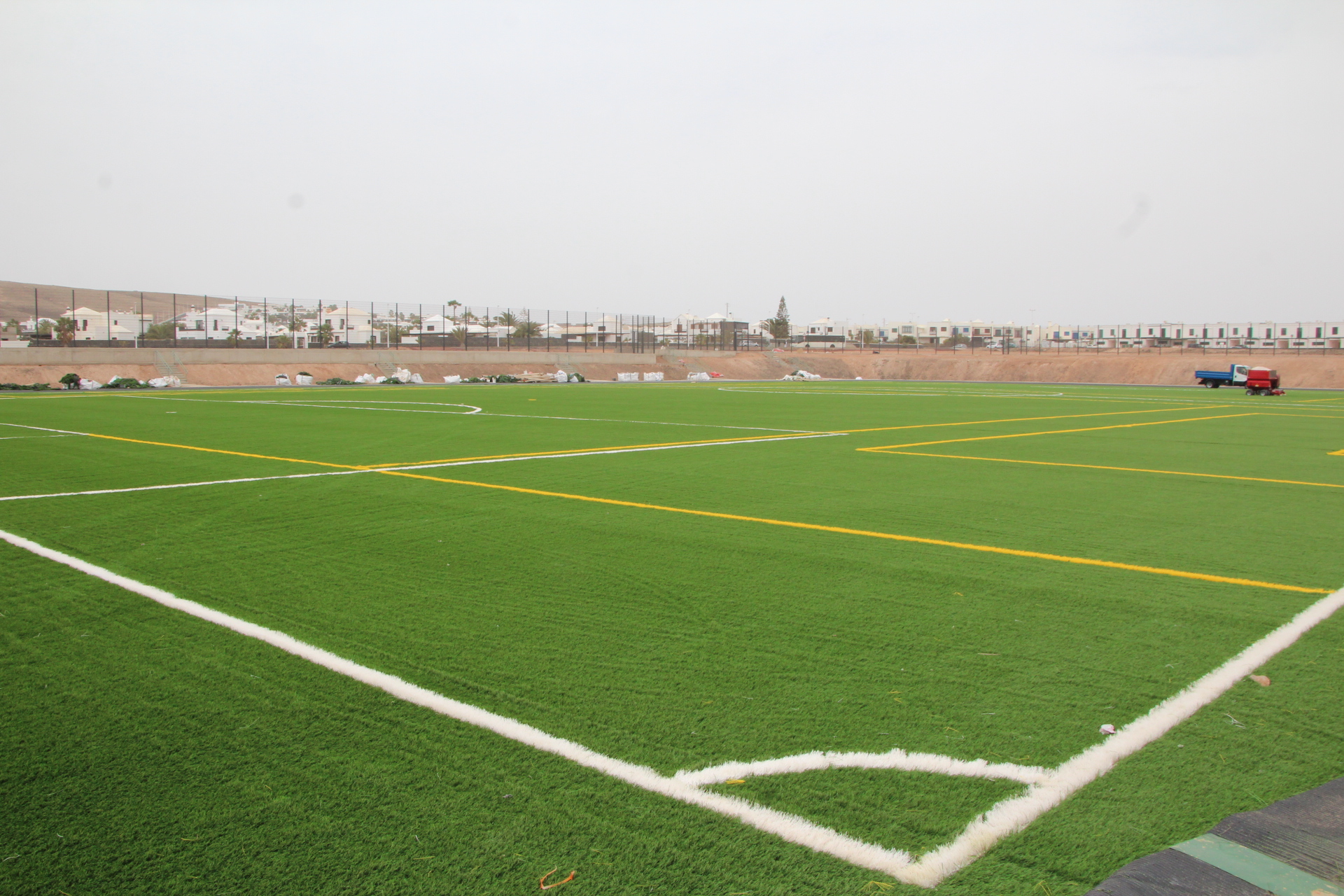 El proyecto incluye construcción de graderías, vestuarios, cafetería, locales e iluminación El proyecto incluye construcción de graderías, vestuarios, cafetería, locales e iluminación