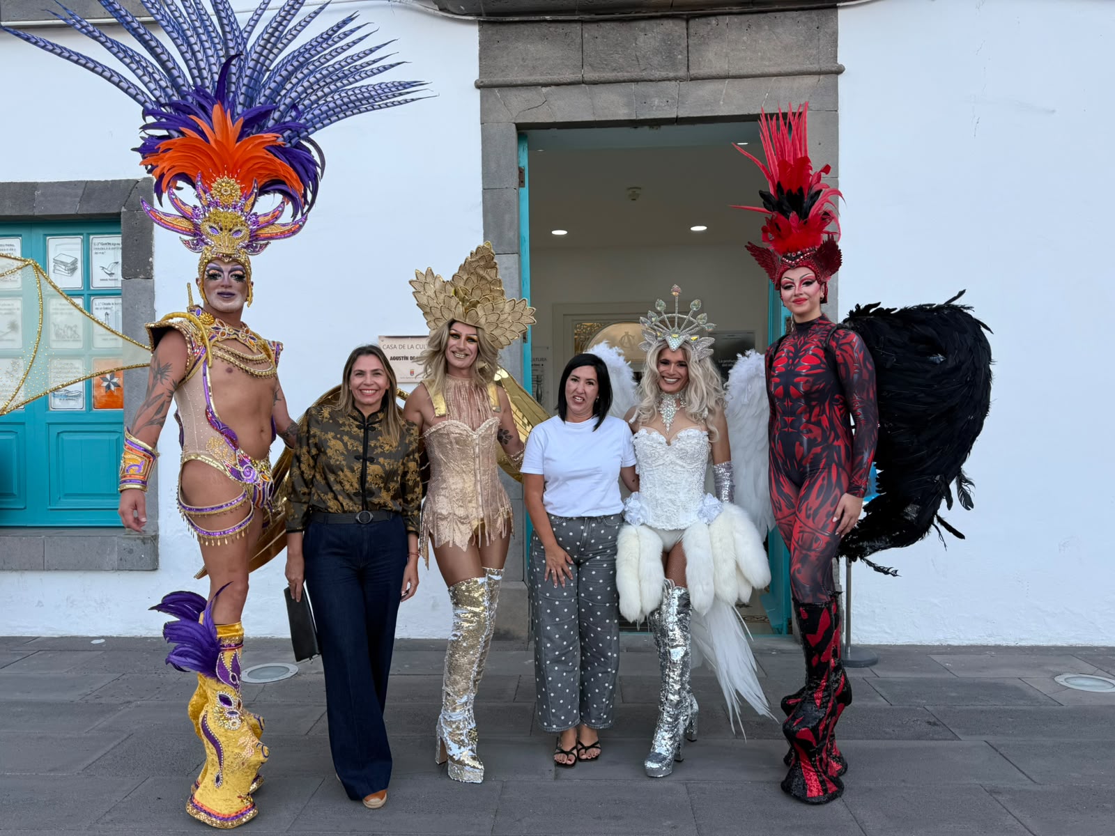 Tras el desfile de transformistas y el monólogo cargado de humor de Alba Boek, los actos continúan hoy viernes en La Recova