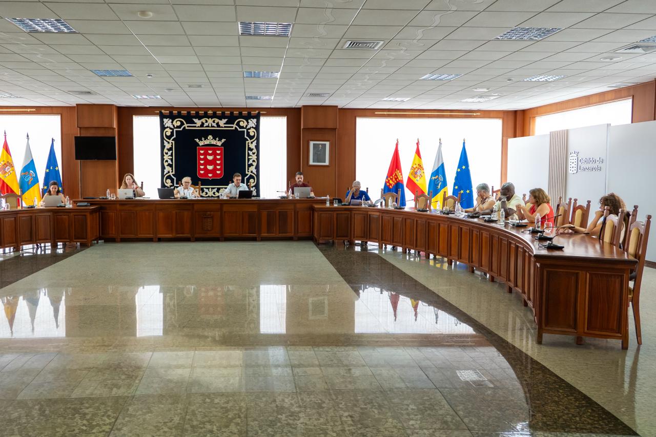 Sepa en qui&eacute;nes han reca&iacute;do los Premios 'Isla de Lanzarote' y 'Distinguidos/as del Turismo' 2026