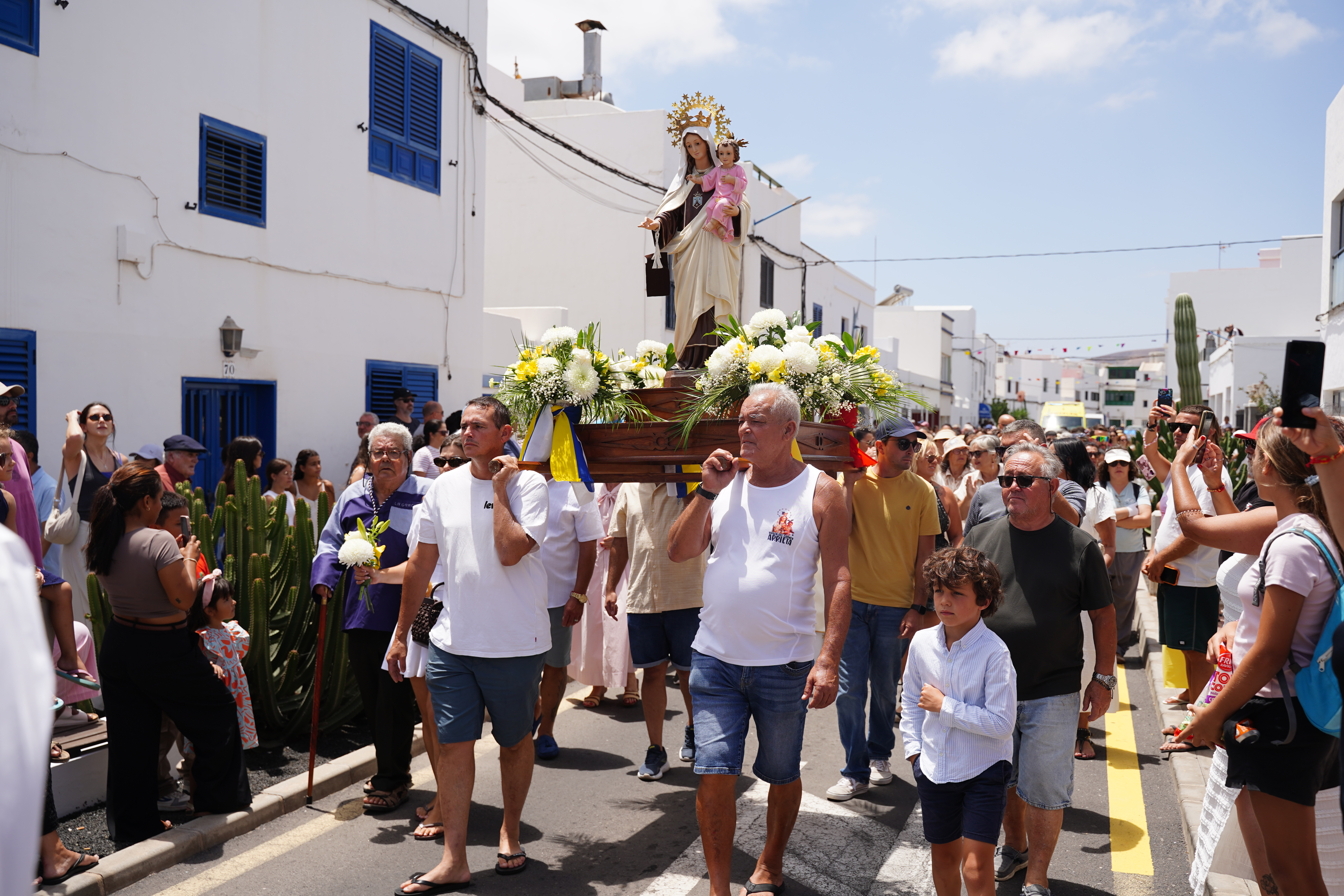    El playback, el asadero popular y la tradicional procesión terrestre marcan la semana de celebración