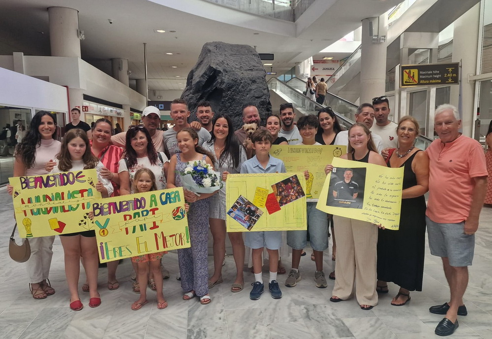 Lanzarote recibe a su &aacute;rbitro mundialista entre aplausos