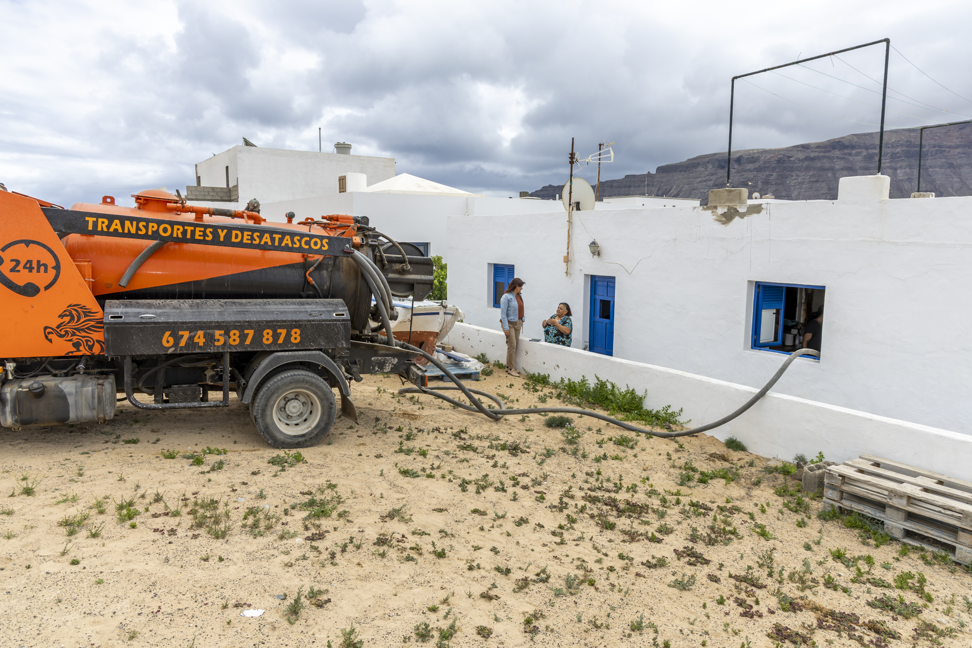 Teguise avanza en la limpieza de pozos negros y fosas sépticas de la octava isla Teguise avanza en la limpieza de pozos negros y fosas sépticas de la octava isla