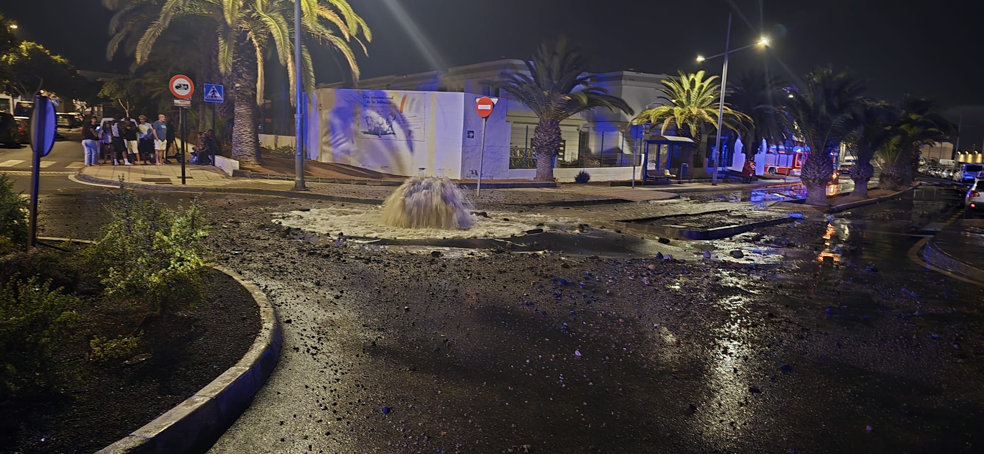 La rotura de una tuber&iacute;a de aguas fecales inunda varias viviendas en Arrecife