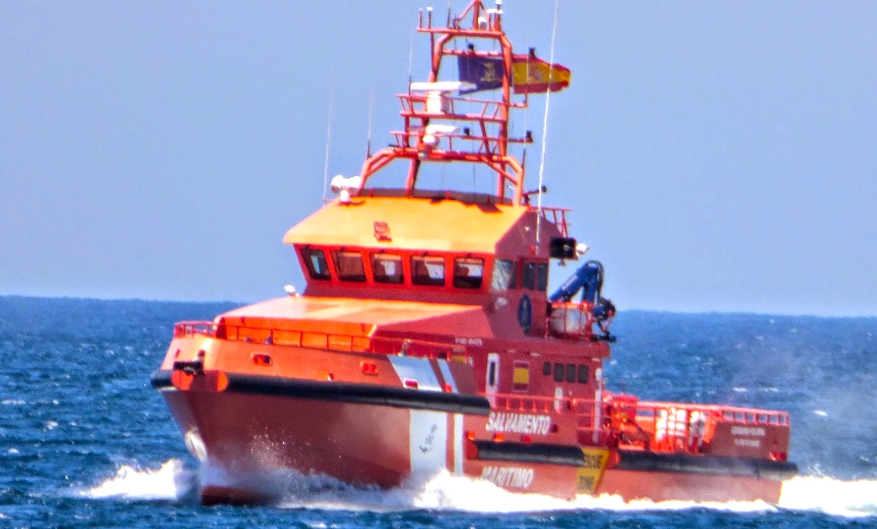 Salvamento Marítimo y los cuerpos de seguridad mantienen un operativo tras varios avisos que sitúan la patera entre Charco del Palo y Los Ancones Salvamento Marítimo y los cuerpos de seguridad mantienen un operativo tras varios avisos que sitúan la patera entre Charco del Palo y Los Ancones