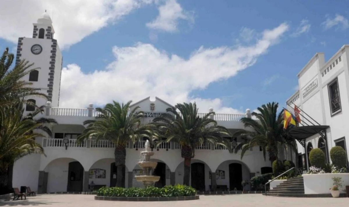 El Consistorio destina 350.000 euros y consolida las ayudas más elevadas de todos los municipios de Lanzarote El Consistorio destina 350.000 euros y consolida las ayudas más elevadas de todos los municipios de Lanzarote