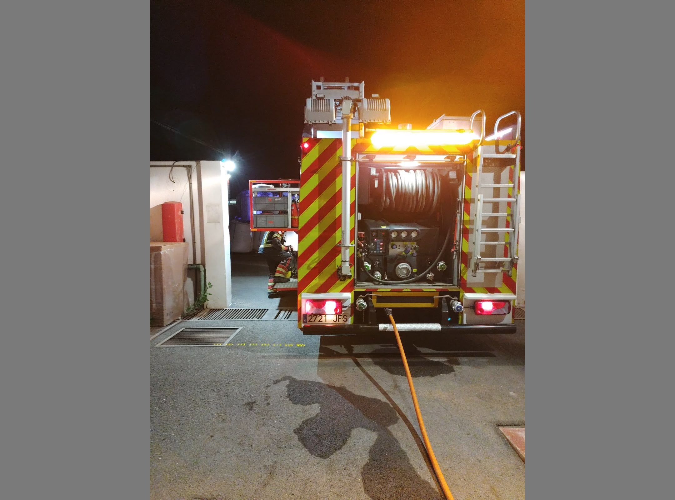 Un incendio en la lavandería de un hotel de Costa Teguise obliga a intervenir a los bomberos