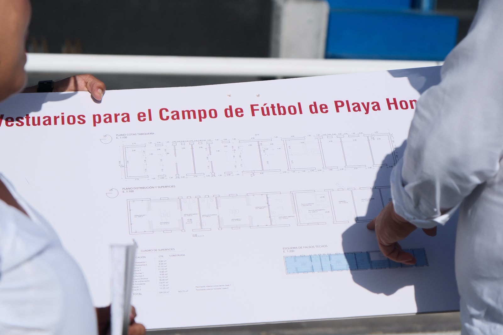Contará con dos vestuarios para fútbol 11, vestuario arbitral, sala de recuperación y espacio polivalente Contará con dos vestuarios para fútbol 11, vestuario arbitral, sala de recuperación y espacio polivalente
