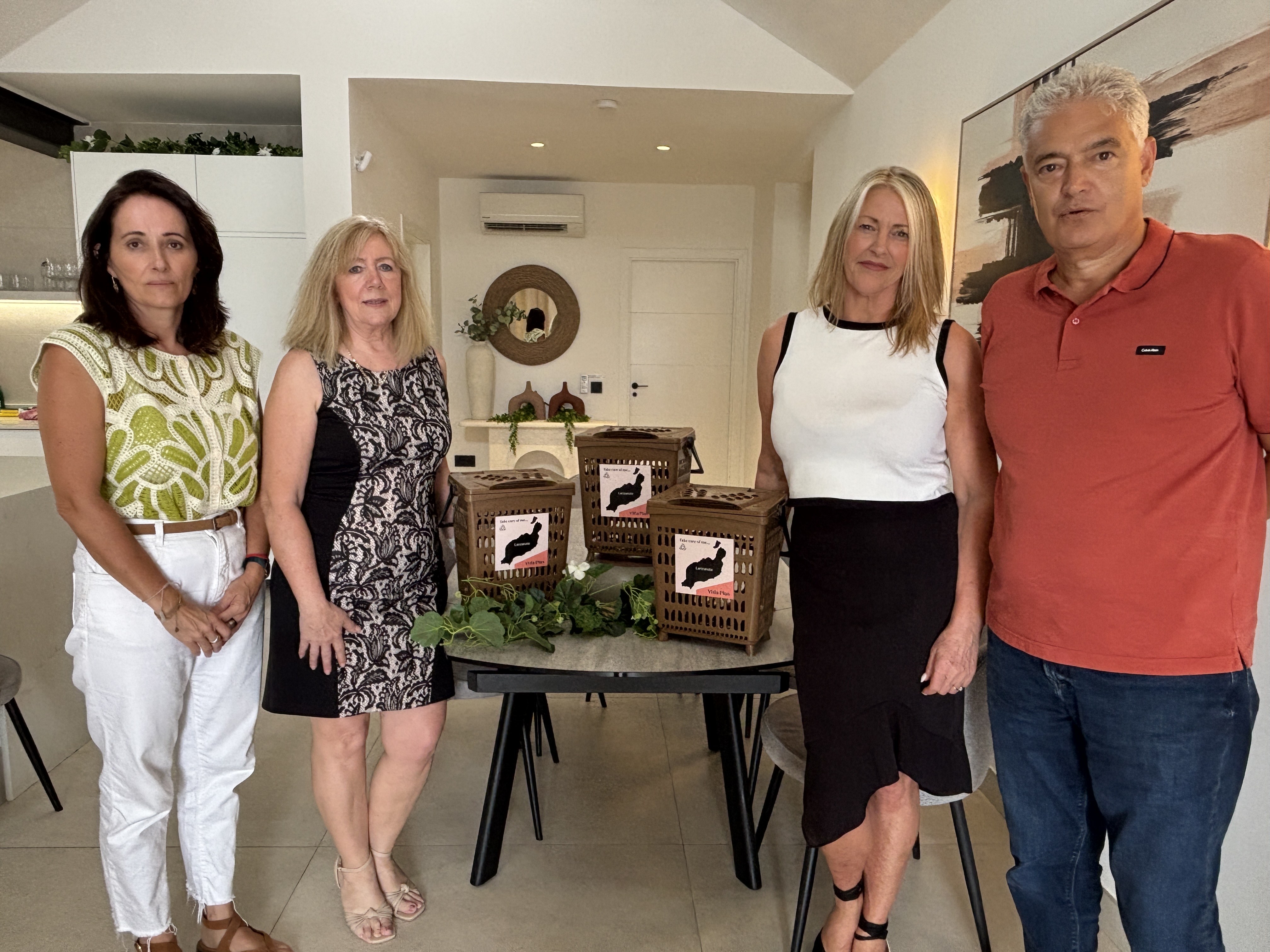 El consistorio donó a Villa Plus 55 cestas para la separación de materia orgánica en sus villas ubicadas en Puerto del Carmen El consistorio donó a Villa Plus 55 cestas para la separación de materia orgánica en sus villas ubicadas en Puerto del Carmen