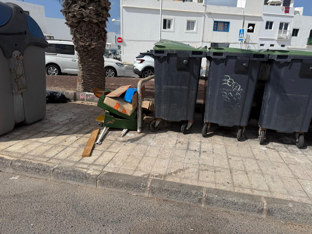 Incivismo en Caleta Famara 2
