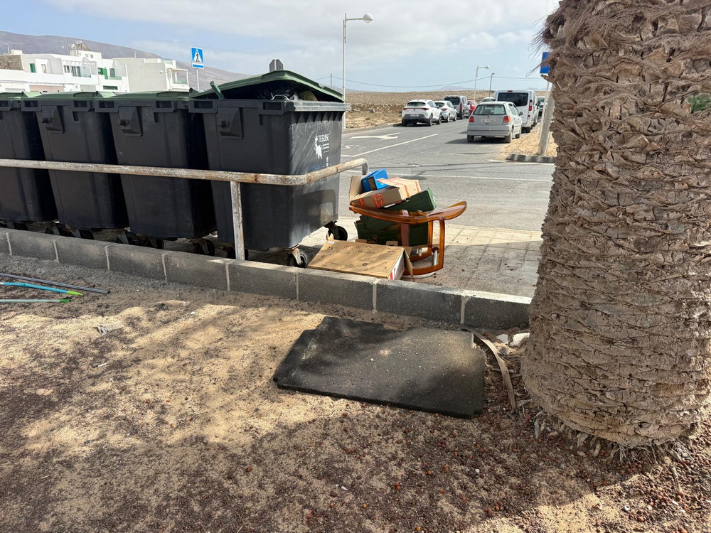 Incivismo en Caleta Famara 4