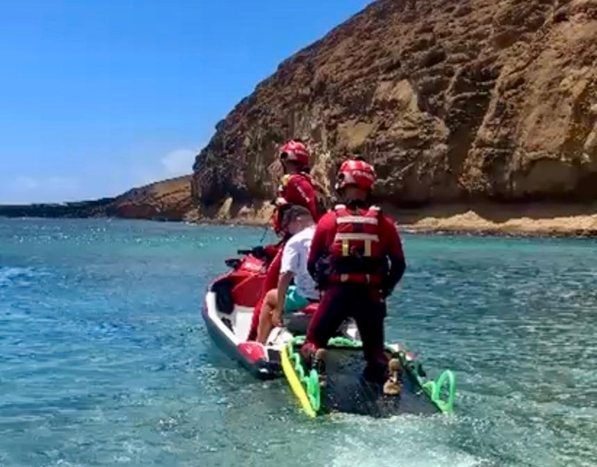 Bomberos evac&uacute;an a un menor en La Graciosa