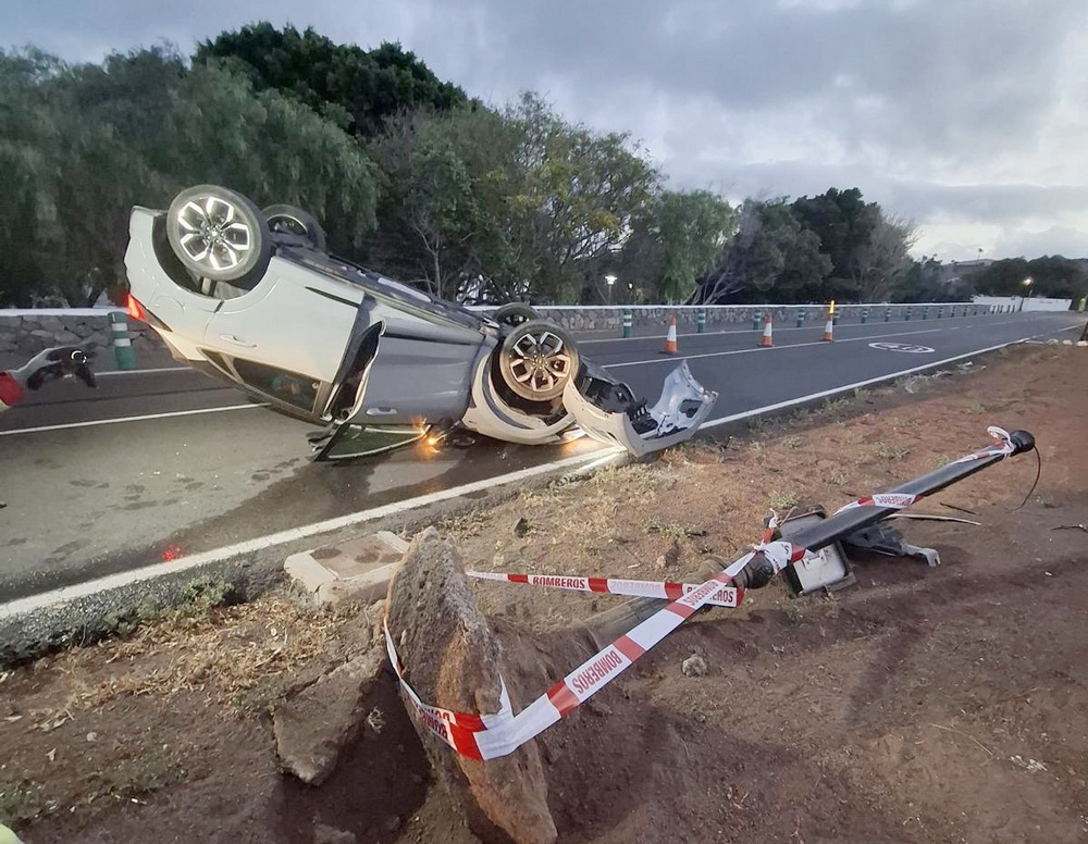 Accidente con vuelco en Uga