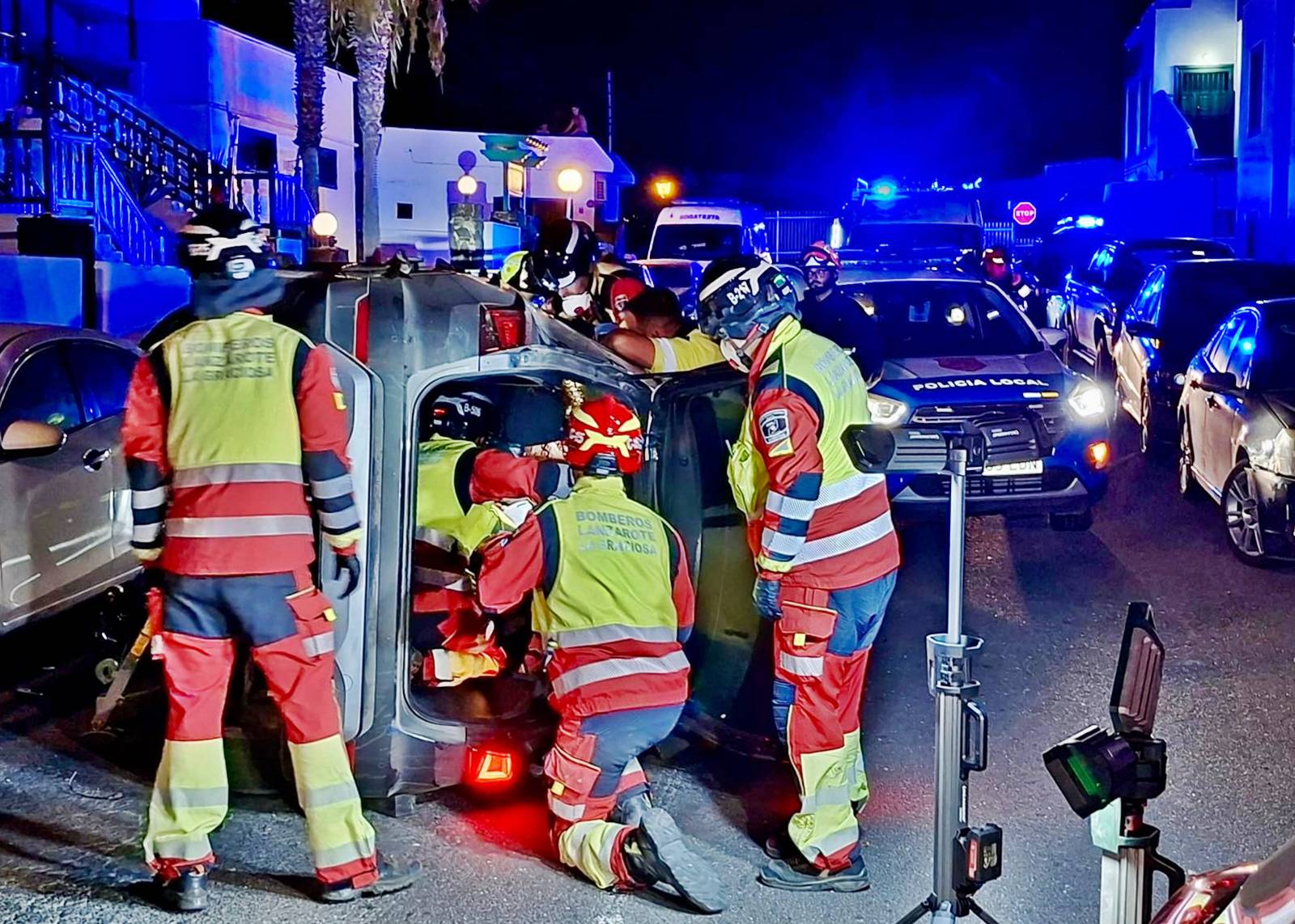 Tres personas resultan heridas tras volcar un coche en Puerto del Carmen