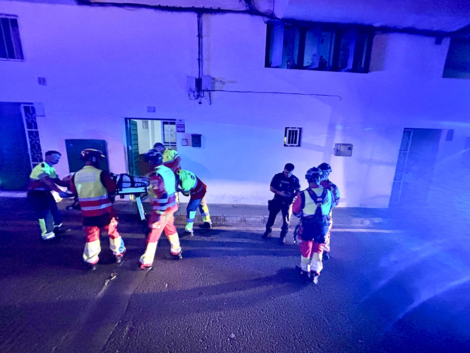 Un var&oacute;n se autolesiona el cuello y tiene que ser socorrido