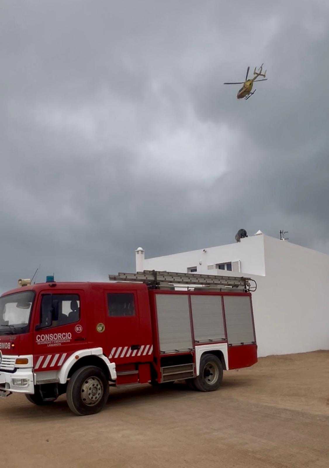 El hombre, de 68 años, fue evacuado en helicóptero hasta el Hospital General de Lanzarote El hombre, de 68 años, fue evacuado en helicóptero hasta el Hospital General de Lanzarote