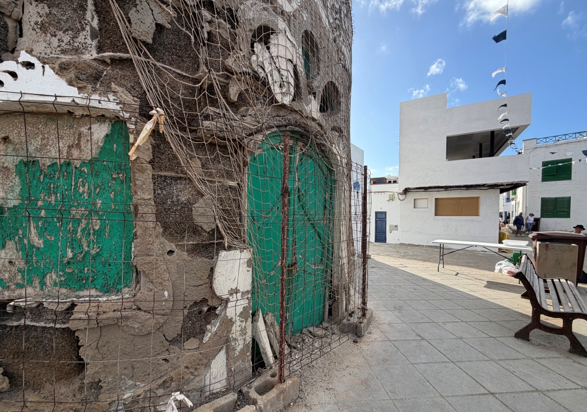 La casa modernista de Famara contin&uacute;a esperando por su rehabilitaci&oacute;n &nbsp;