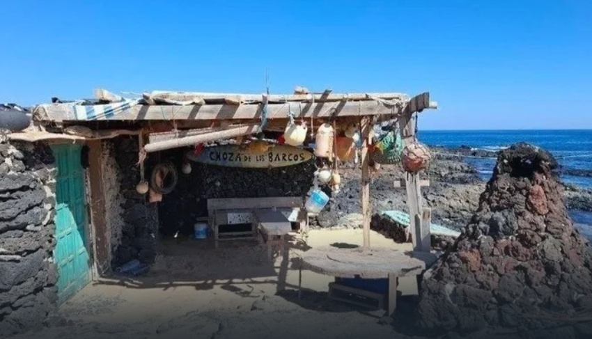Una familia y vecinos de Haría reclaman que Costas frene el derribo de esta construcción tradicional vinculada a la historia marinera de Lanzarote Una familia y vecinos de Haría reclaman que Costas frene el derribo de esta construcción tradicional vinculada a la historia marinera de Lanzarote