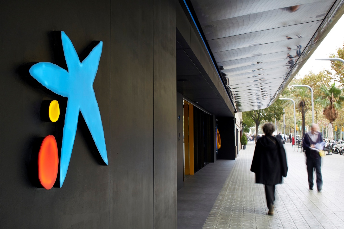 La entidad les concede 969 millones de euros en nueva financiación durante el primer semestre del año La entidad les concede 969 millones de euros en nueva financiación durante el primer semestre del año