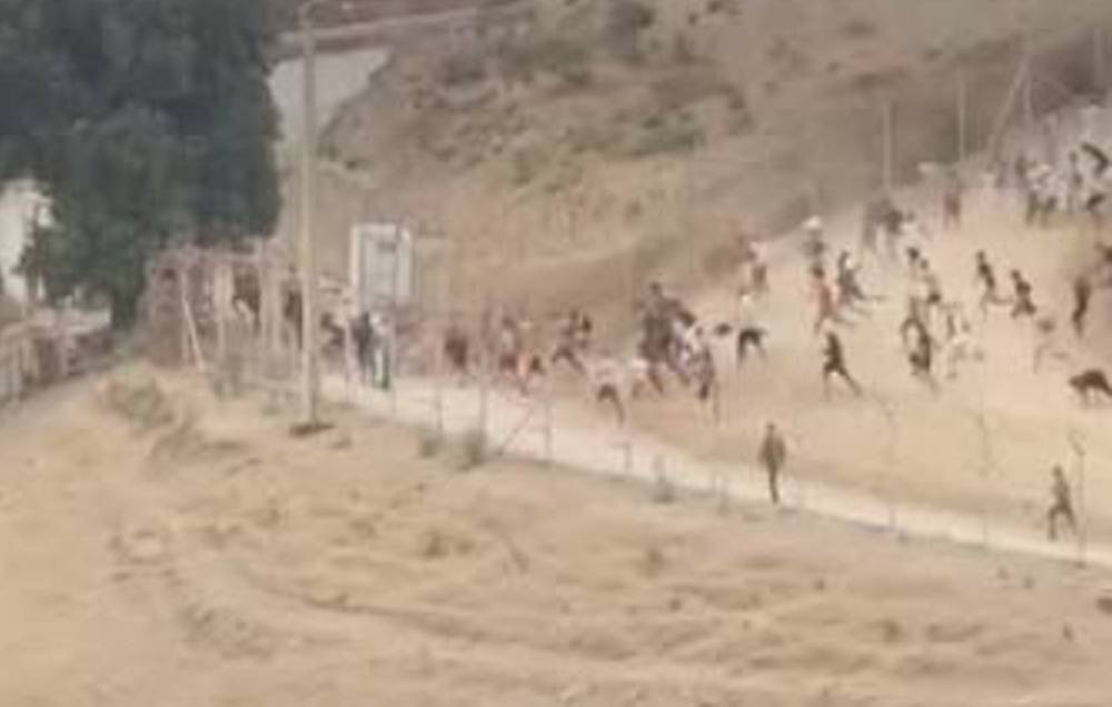 Marruecos frena un nuevo intento de entrada masiva de migrantes en Ceuta