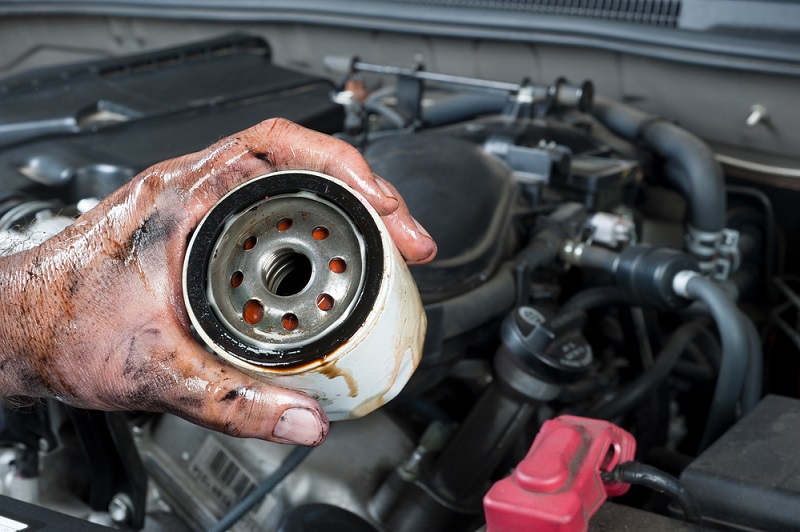 Cada cuánto hay que cambiar el aceite y el filtro del coche (y qué pasa si te retrasas) Cada cuánto hay que cambiar el aceite y el filtro del coche (y qué pasa si te retrasas)