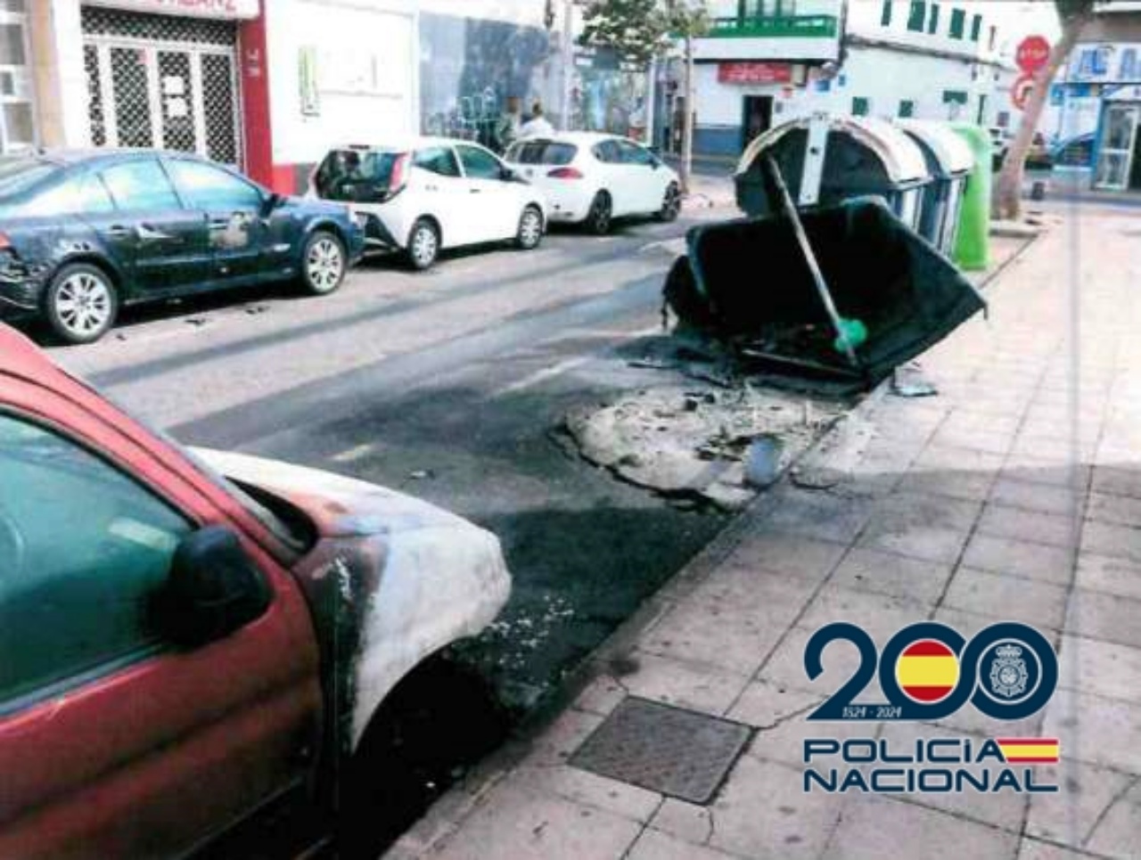 Se le atribuyen tres episodios registrados durante las madrugadas del 2, 3 y 4 de junio, en los que resultaron afectados 14 vehículos y 13 contenedores Se le atribuyen tres episodios registrados durante las madrugadas del 2, 3 y 4 de junio, en los que resultaron afectados 14 vehículos y 13 contenedores