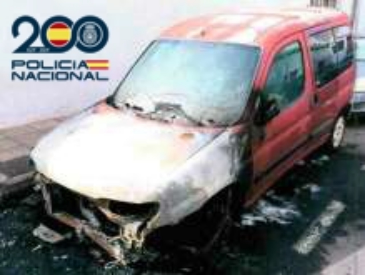 Se le atribuyen tres episodios registrados durante las madrugadas del 2, 3 y 4 de junio, en los que resultaron afectados 14 vehículos y 13 contenedores Se le atribuyen tres episodios registrados durante las madrugadas del 2, 3 y 4 de junio, en los que resultaron afectados 14 vehículos y 13 contenedores