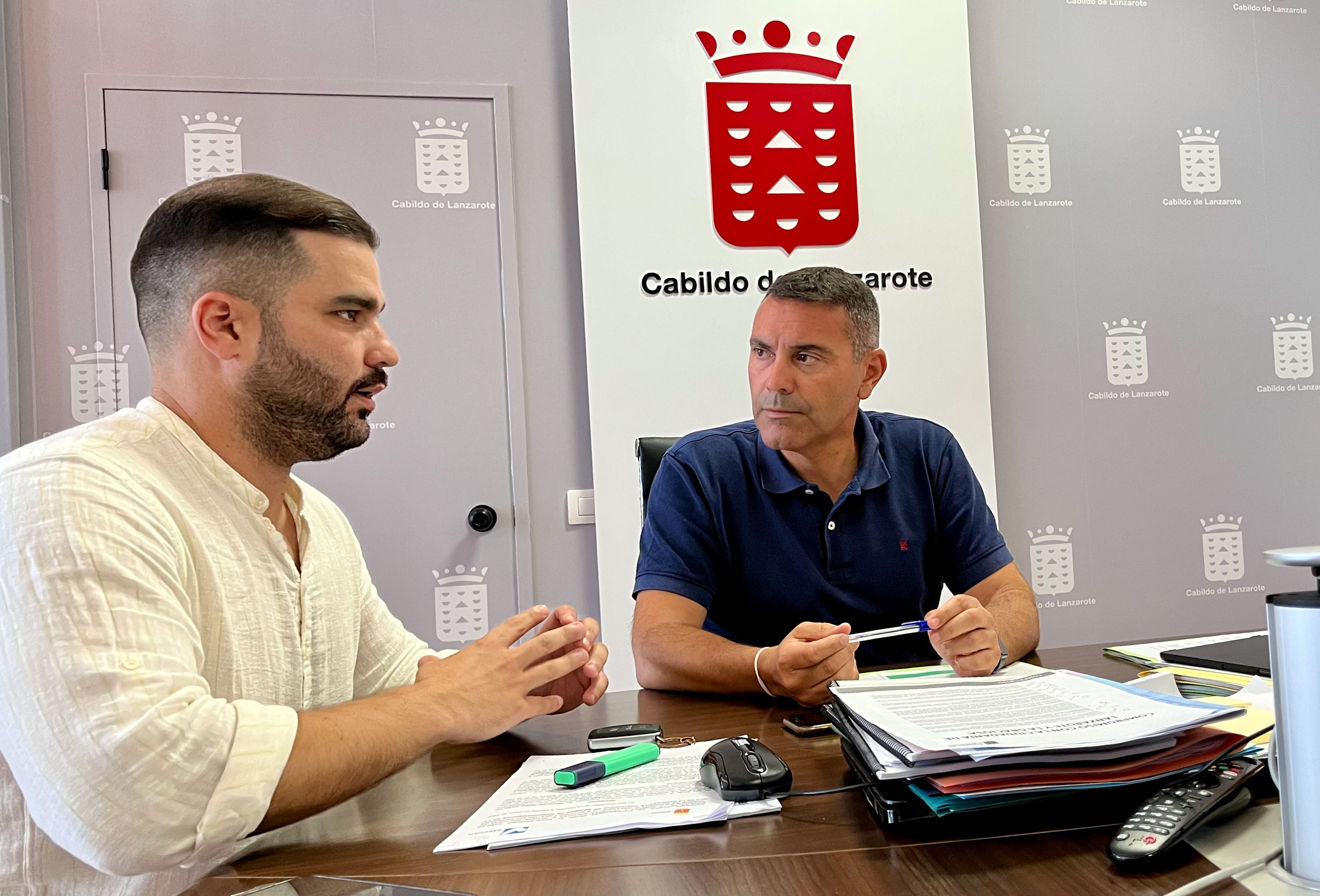 El Cabildo licita por 450.000 euros la redacción del plan que marcará la renovación del principal núcleo turístico de Yaiza El Cabildo licita por 450.000 euros la redacción del plan que marcará la renovación del principal núcleo turístico de Yaiza