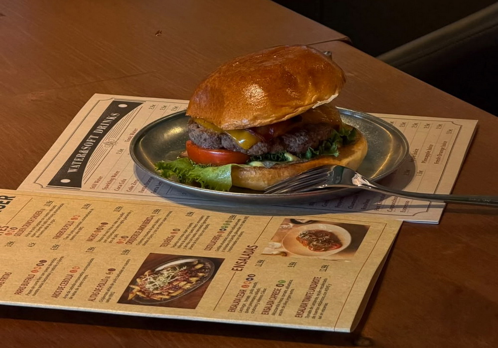Sixth Street Burgers 2
