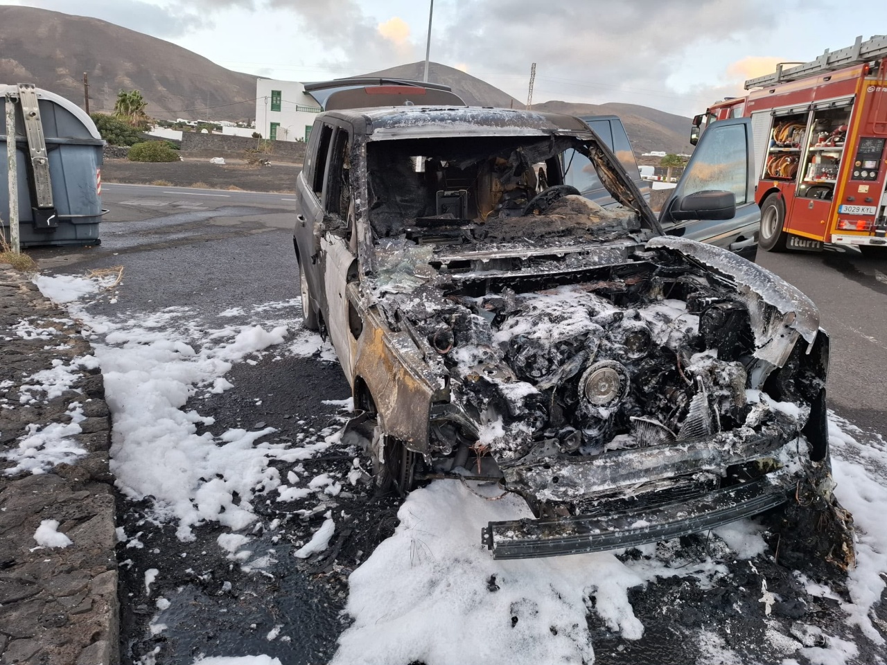 Un coche arde en marcha en M&aacute;cher y su conductor sale ileso