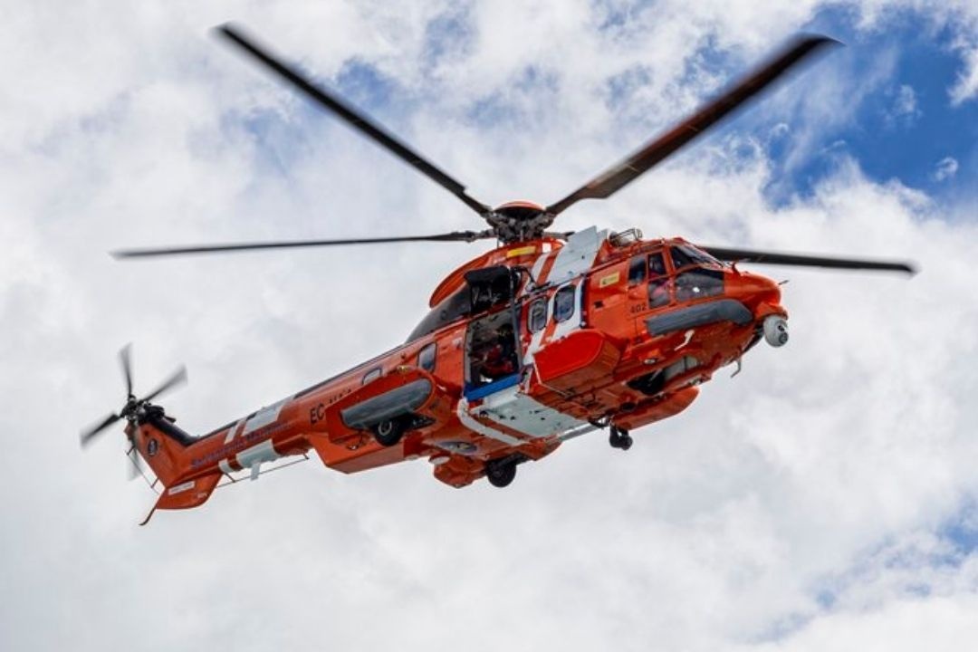helicóptero del Grupo de Emergencias y Salvamento (GES) helicóptero del Grupo de Emergencias y Salvamento (GES)