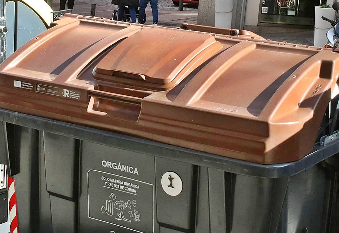 Operarios de limpieza encuentran un cad&aacute;ver en un contenedor