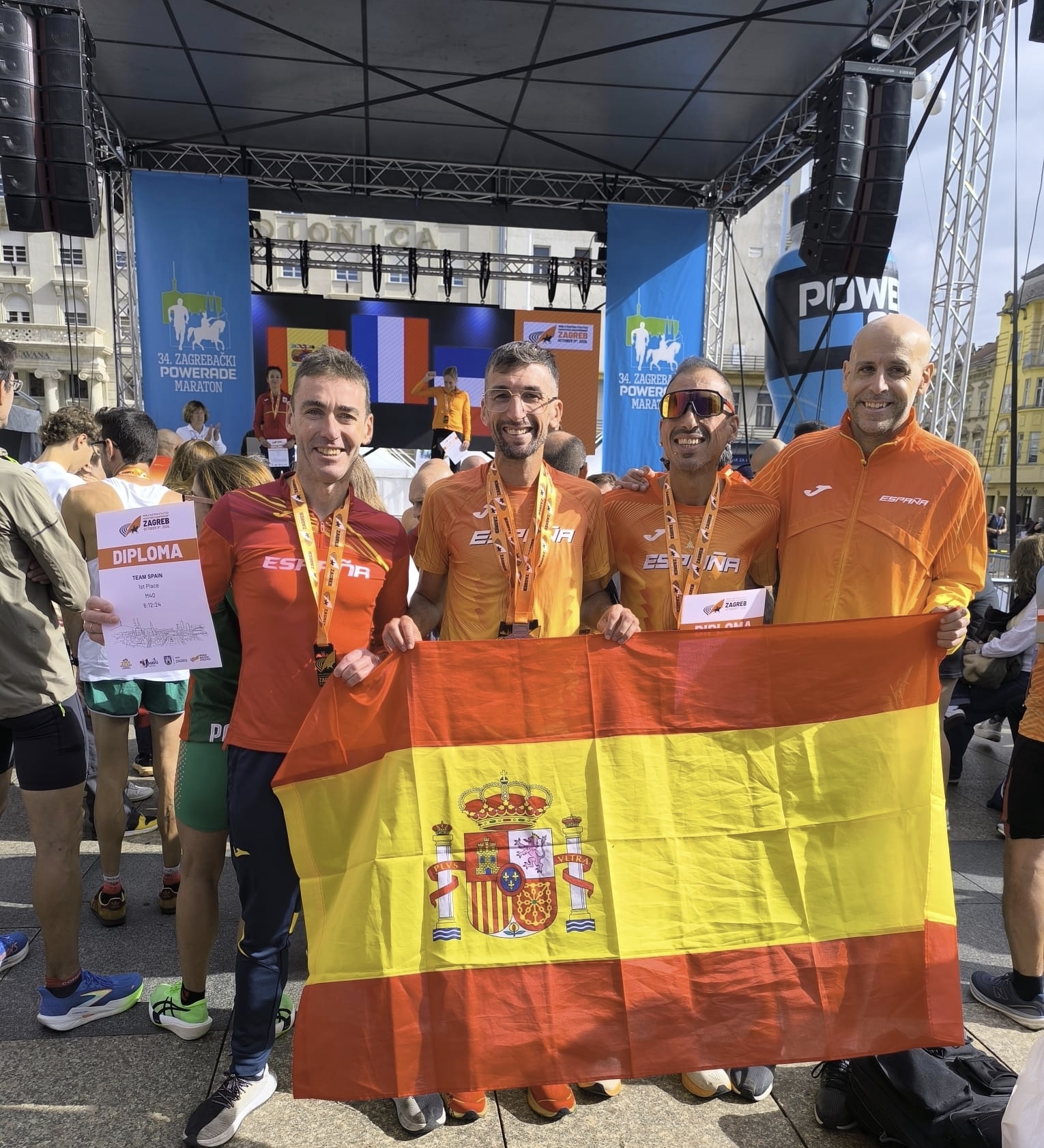 El atleta logró el oro por equipos en categoría M40 y terminó noveno a nivel individual El atleta logró el oro por equipos en categoría M40 y terminó noveno a nivel individual