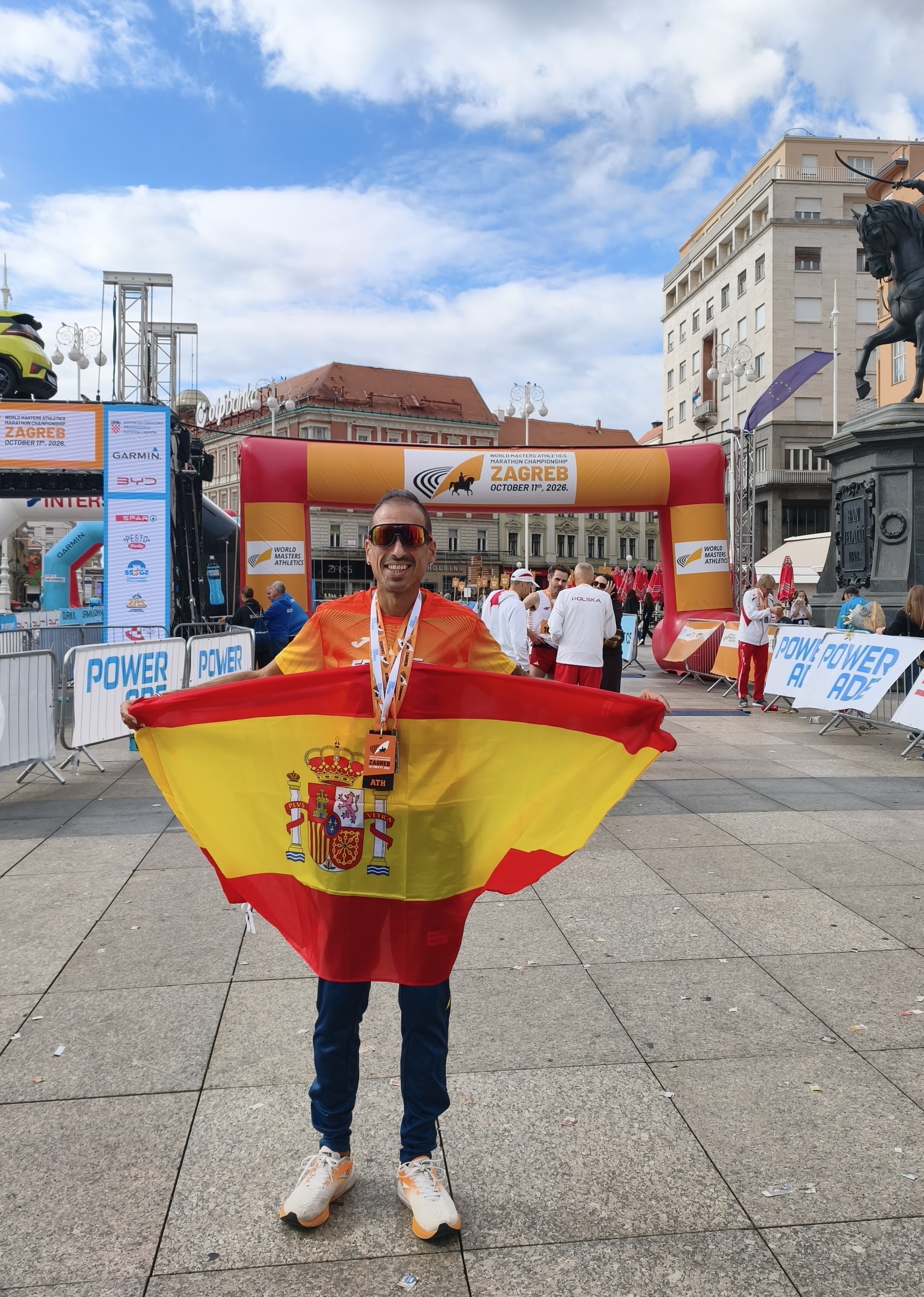 El atleta logró el oro por equipos en categoría M40 y terminó noveno a nivel individual El atleta logró el oro por equipos en categoría M40 y terminó noveno a nivel individual