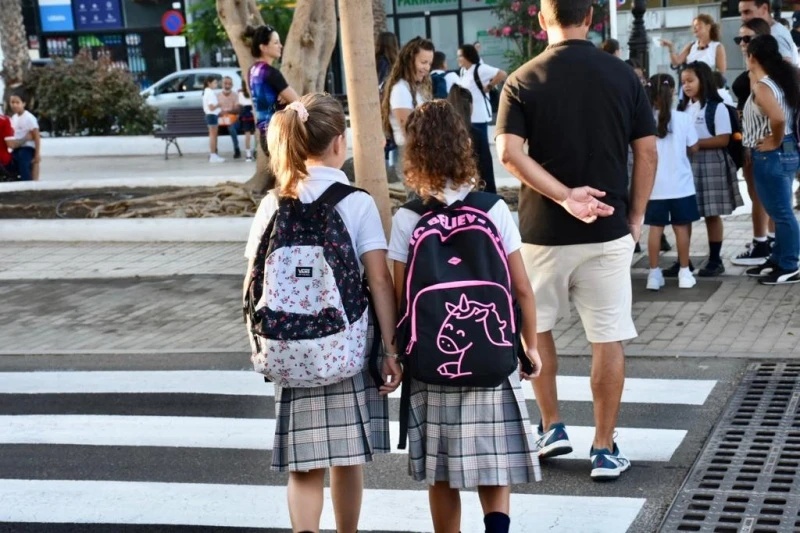  El Ayuntamiento destina 120.000 euros a subvencionar libros, material informático, uniformes y otros gastos del curso escolar