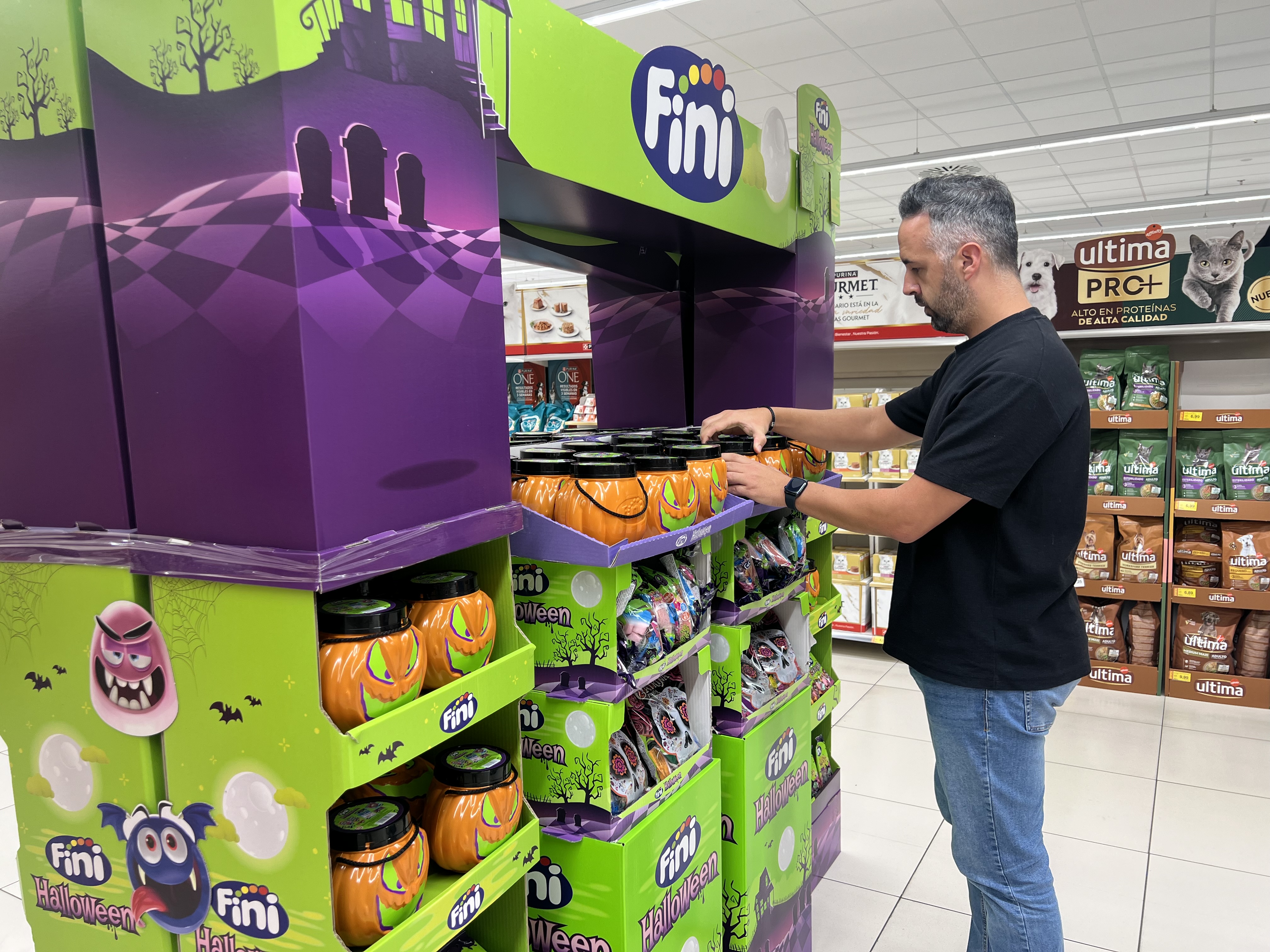 La cadena de supermercados lanzará ofertas en productos de la sección de duces, aperitivos y bebidas con descuentos del 15% y del 50% en la compra de segundas unidades La cadena de supermercados lanzará ofertas en productos de la sección de duces, aperitivos y bebidas con descuentos del 15% y del 50% en la compra de segundas unidades