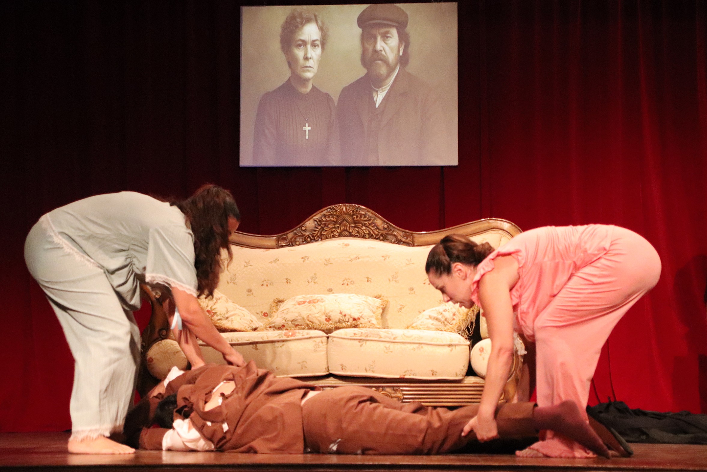 La Asociación Bambalinas interpreta 'La habitación', una historia de miedo, misterio y tensión La Asociación Bambalinas interpreta 'La habitación', una historia de miedo, misterio y tensión