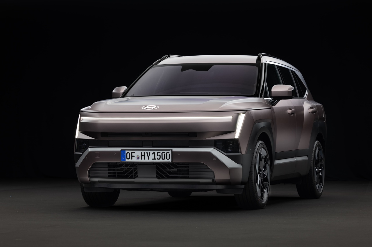 El SUV estrena diseño, inteligencia artificial y versiones híbridas, con hasta 81 kilómetros de autonomía eléctrica El SUV estrena diseño, inteligencia artificial y versiones híbridas, con hasta 81 kilómetros de autonomía eléctrica