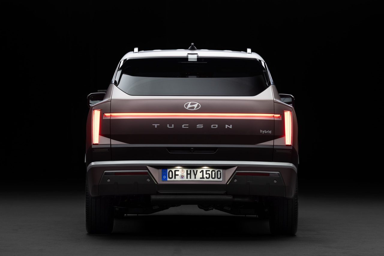 El SUV estrena diseño, inteligencia artificial y versiones híbridas, con hasta 81 kilómetros de autonomía eléctrica El SUV estrena diseño, inteligencia artificial y versiones híbridas, con hasta 81 kilómetros de autonomía eléctrica