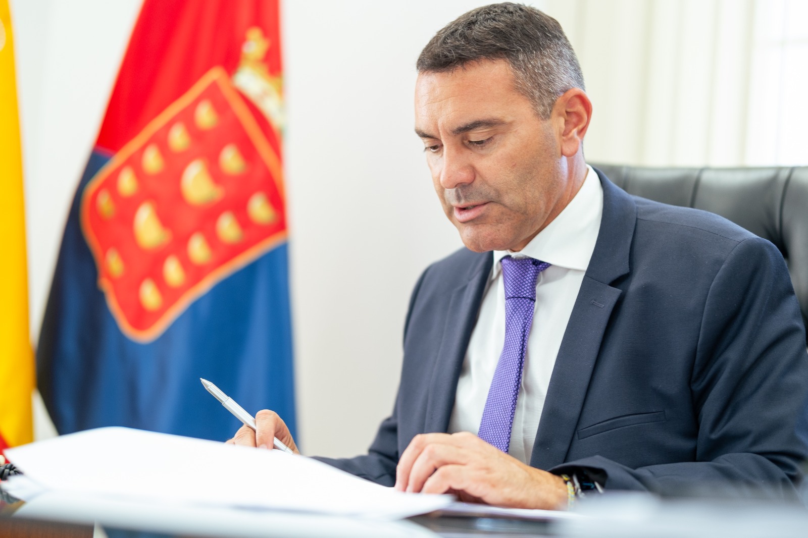El presidente del Cabildo mueve ficha ante la pol&eacute;mica contrataci&oacute;n del hijo de V&aacute;zquez