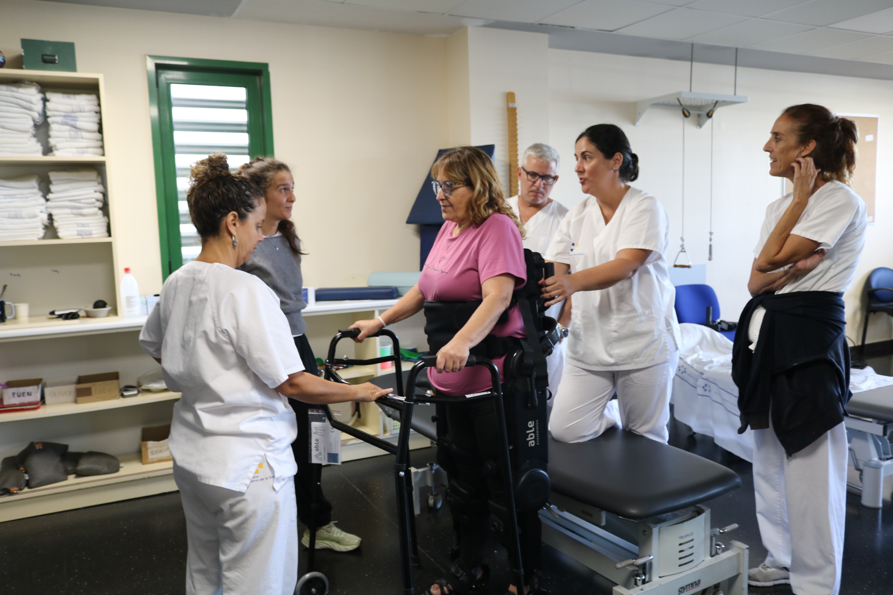 El nuevo dispositivo, que ha costado casi 102.000 euros, permitirá mejorar la movilidad y autonomía de los pacientes