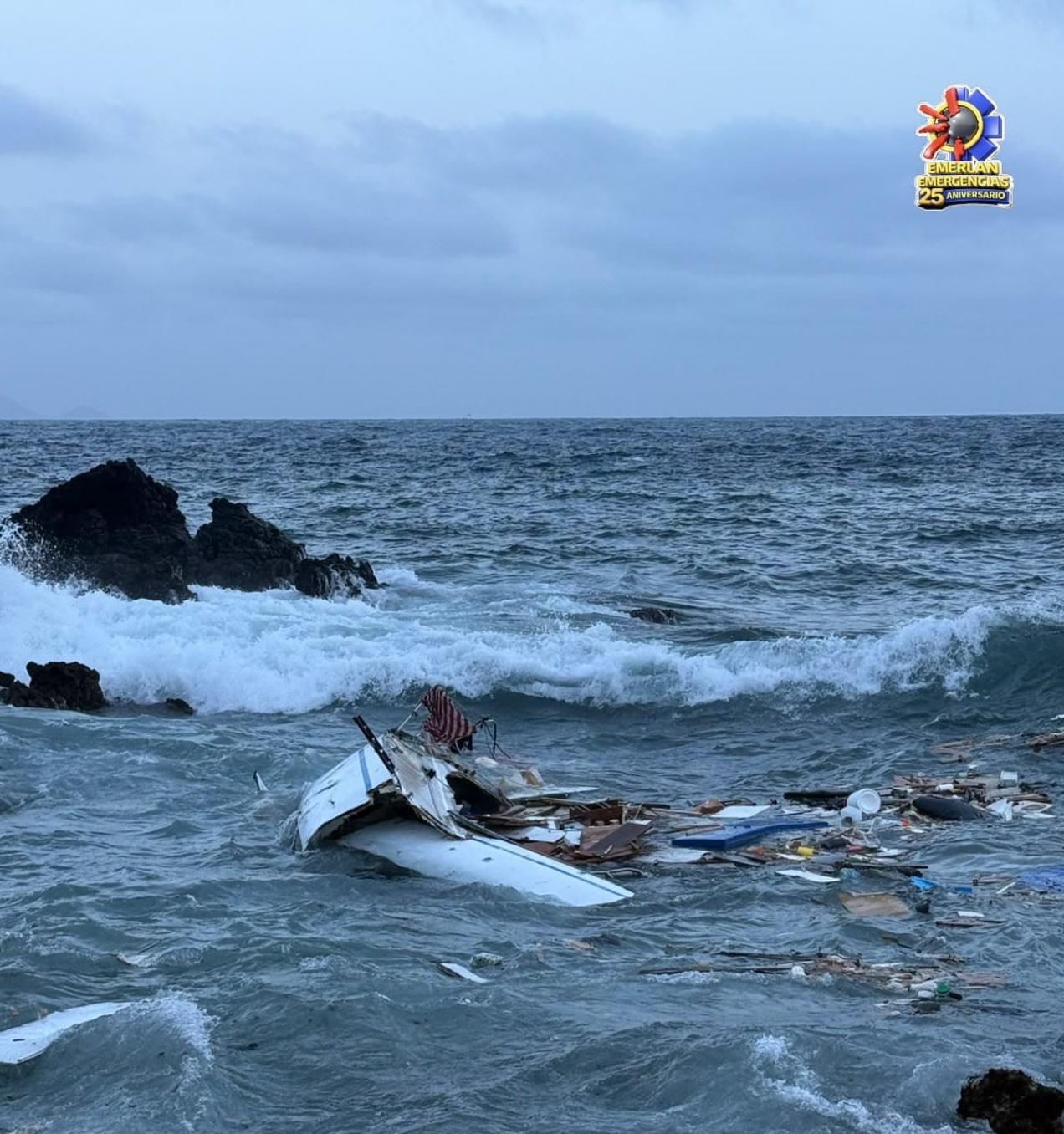 Rescatados cuatro tripulantes tras encallar un velero en &Oacute;rzola