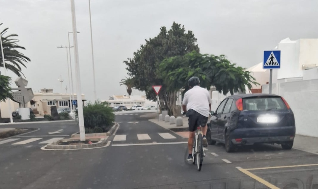 https://www.lancelotdigital.com/lanzarote/prohibidas-las-bicicletas-en-la-avenida-de-playa-honda