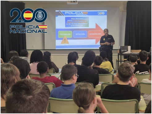 Los agentes han impartido seis jornadas formativas en el IES Las Maretas y continuarán las charlas en otros centros Los agentes han impartido seis jornadas formativas en el IES Las Maretas y continuarán las charlas en otros centros