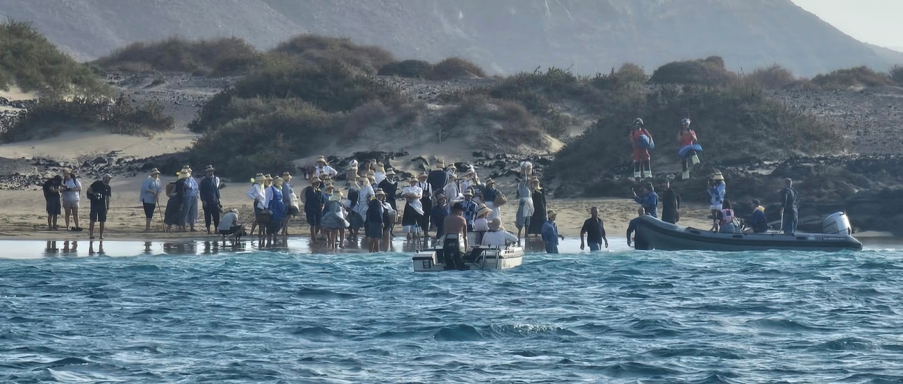 Las gracioseras vuelven a bajar el Risco de Famara 50 a&ntilde;os despu&eacute;s