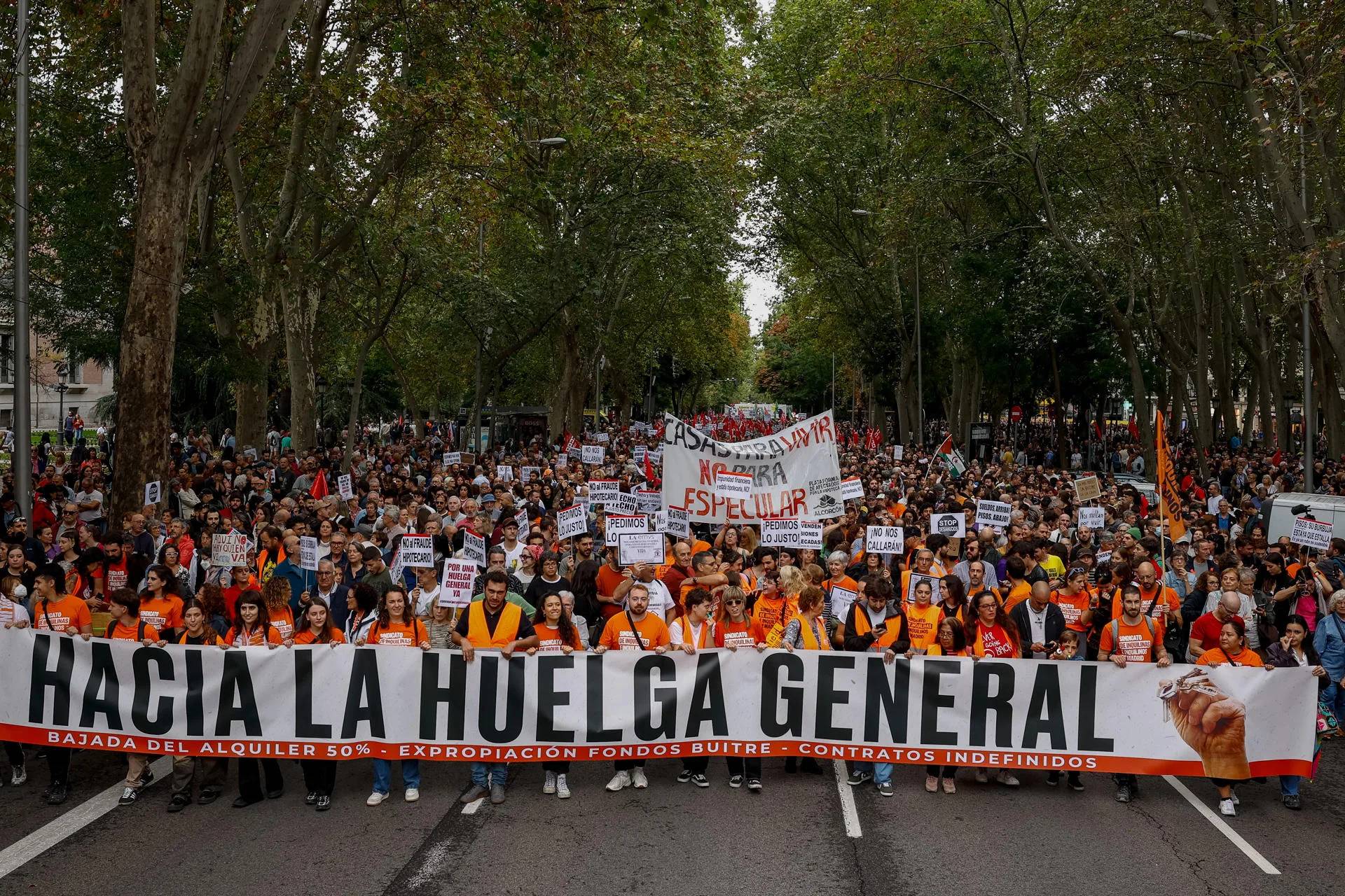 Los trabajadores pueden secundar una huelga legal sin avisar previamente a la empresa, aunque perderán parte del salario y cotización Los trabajadores pueden secundar una huelga legal sin avisar previamente a la empresa, aunque perderán parte del salario y cotización
