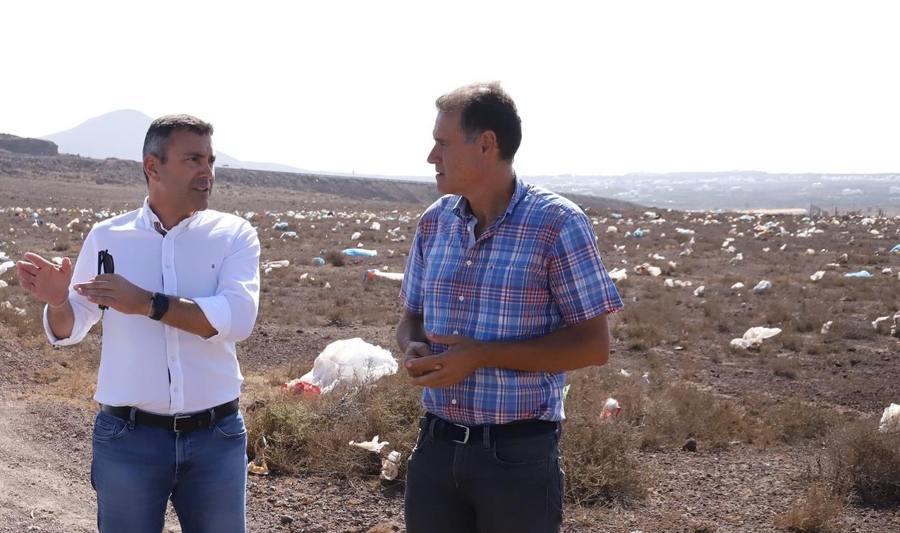 El contrato busca retirar plásticos, papeles y cartones arrastrados por el viento alrededor del complejo ambiental El contrato busca retirar plásticos, papeles y cartones arrastrados por el viento alrededor del complejo ambiental